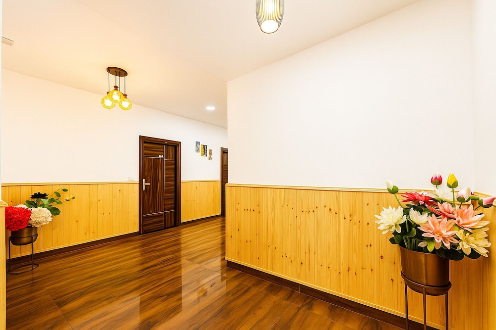 Hotel Shiva Lake - Near Mussoorie Lake