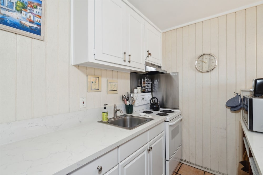Beach Condo W/private Patio #133 1 Bedroom Condo by Sunset Shores Condominiums