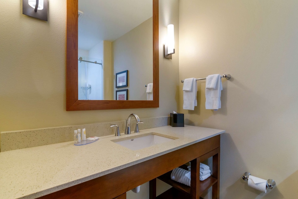 Comfort Inn & Suites Mandan - Bismarck