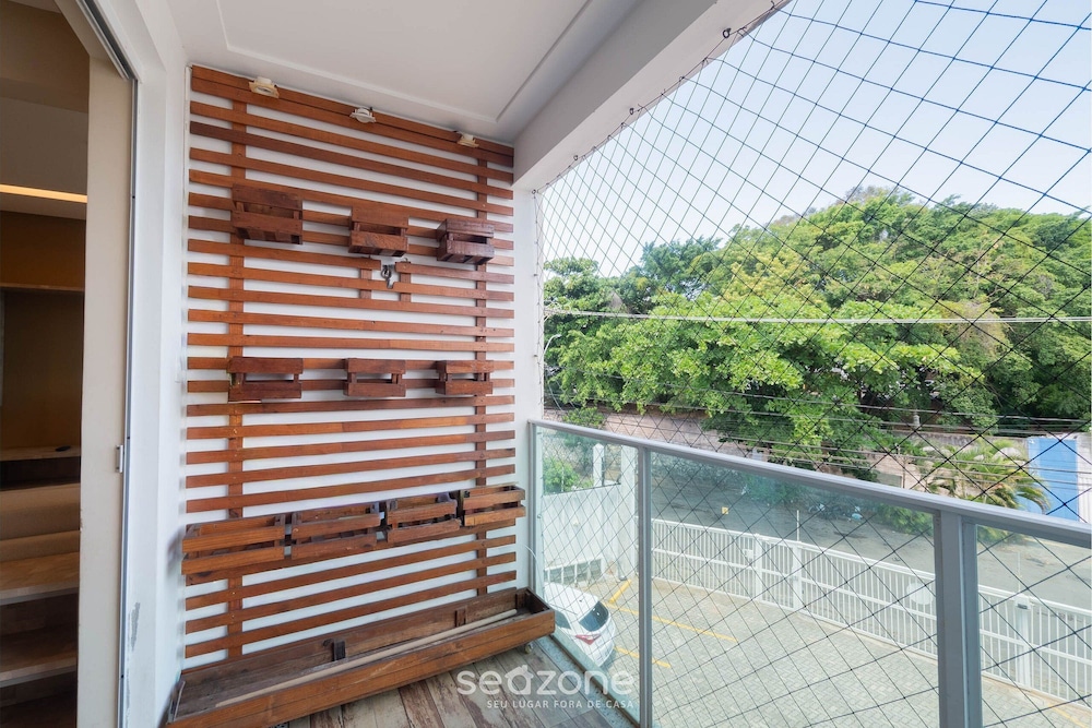 Apt. w/ Balcony 500m From the Beach Rei0206