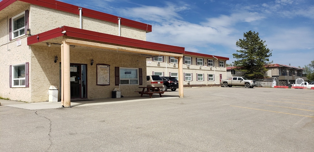 Edson Vacations - Black Gold Inn - Property Image 1