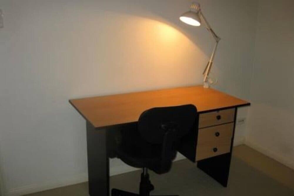 Budget Accommodation Salisbury Studio 2 view 4