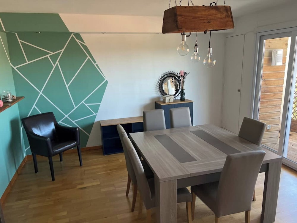 Spacious Flat Near Beach