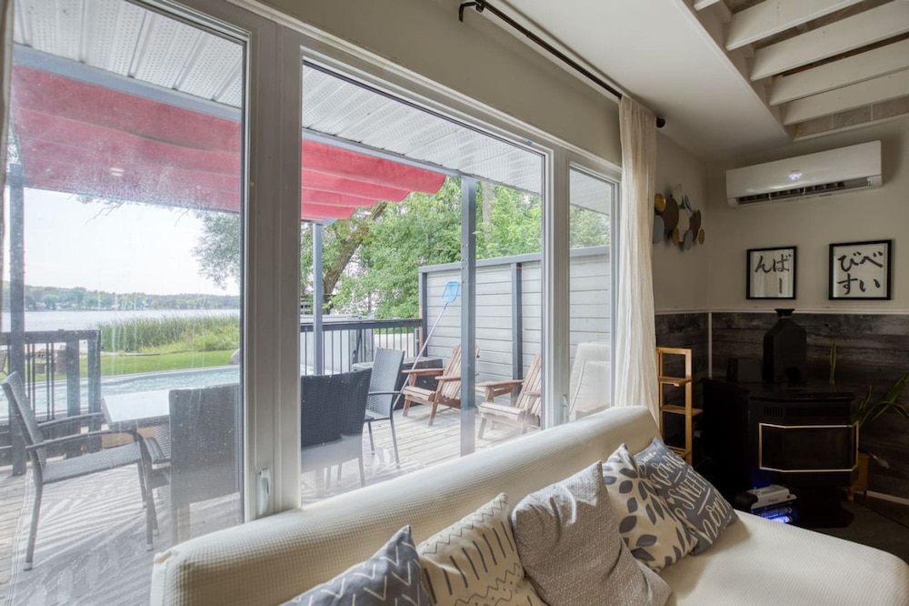 Waterfront Cottage w Swim Spa BBQ Close to Skiing