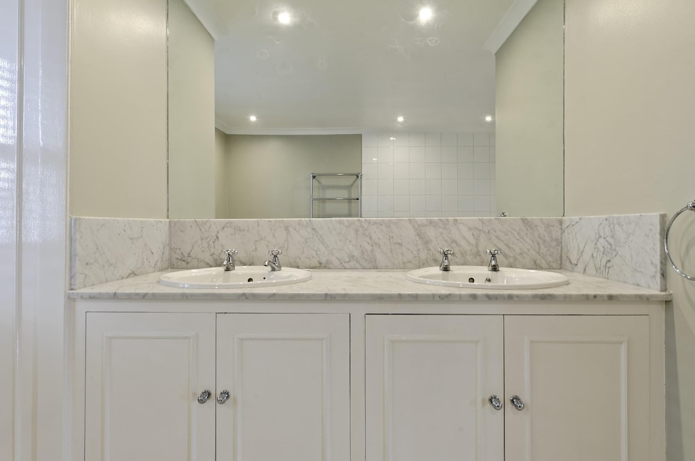 Fabulous 3 Bed Flat Chelsea