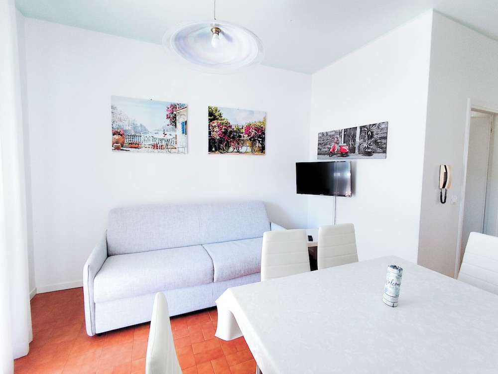 Comfy Apartment With Pool Access
