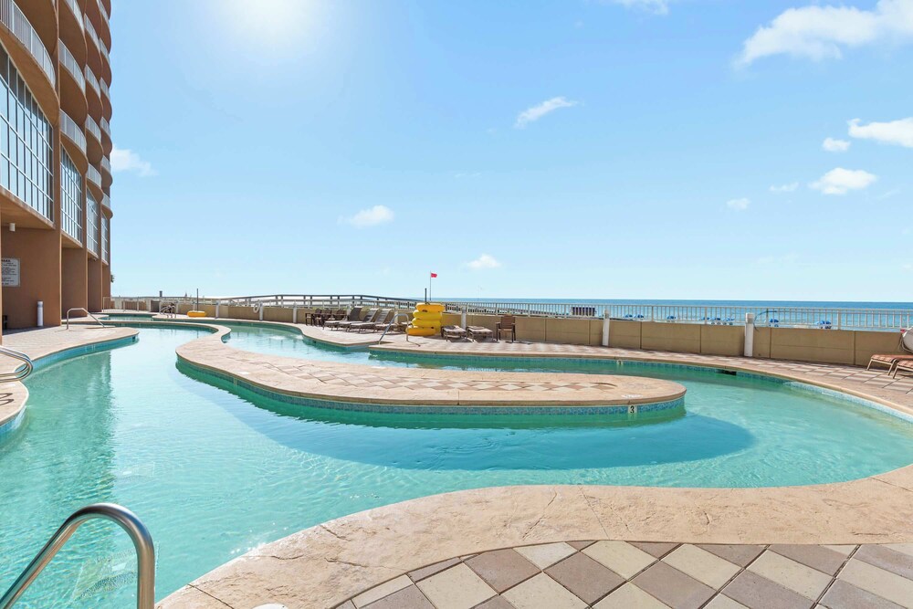 Beachfront 3-bedroom Condo on 15th Floor Balcony, Lazy River, Jacuzzis