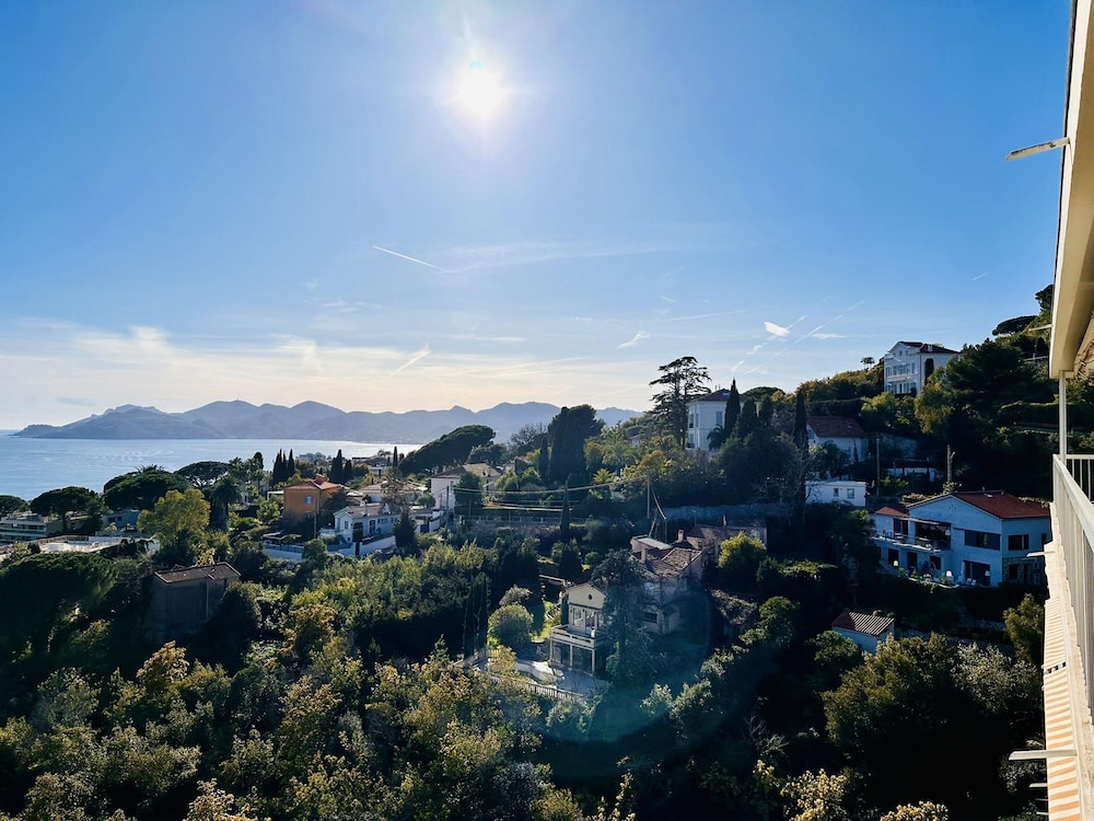 Large Light and Modern 2 Bedroomed Apartment in Cannes With Sea Views Pool and Lovely Terrace - 1503