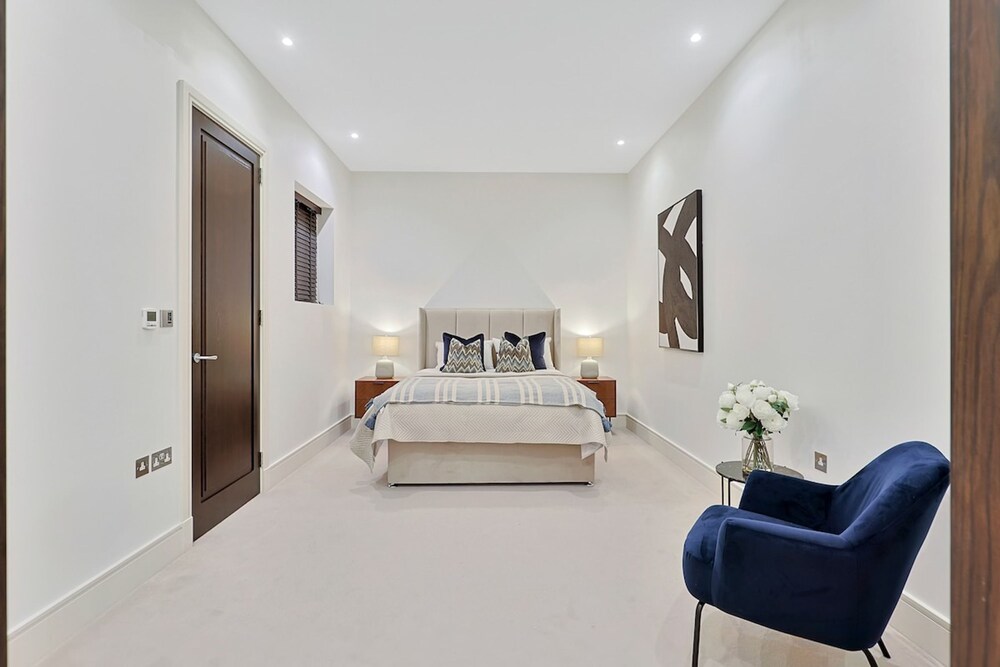 Luxe Home With Cinema Room - South Kensington