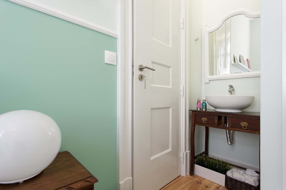 2 Bedroom Apartment Located Heart of Lisbon City