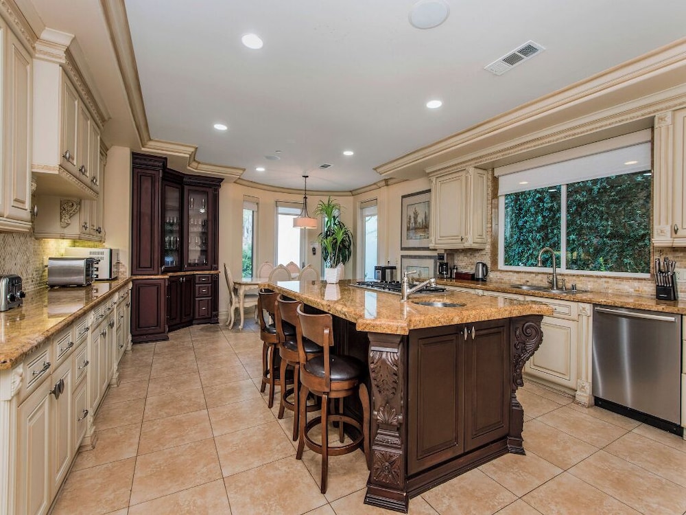 Robmar Mansion - Beverly Hills Mediterranean Estate With Pool & Sport Court