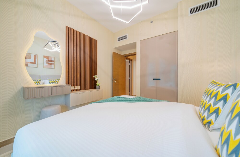 Impressive 2BR Apt with Premium