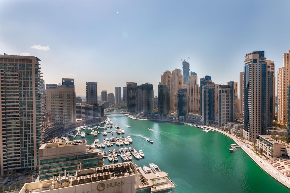 Big Bright Luxury Marina View Apt Near Beach
