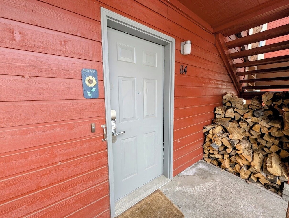 Cinnamon Ridge C114