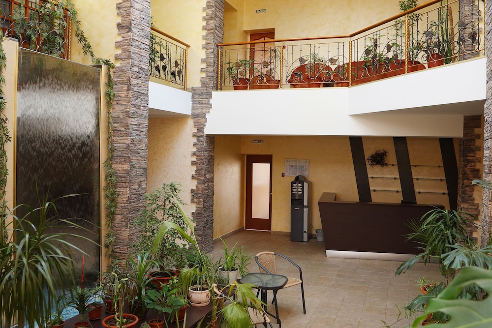 Almaz Hotel