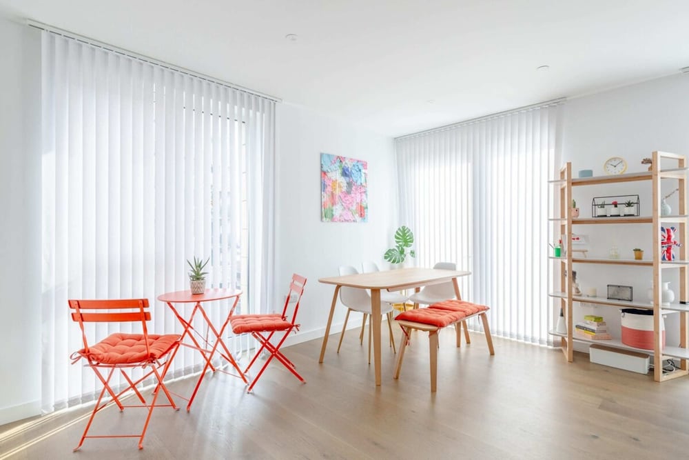 Stylish 2BD Oasis W/balcony South East London!