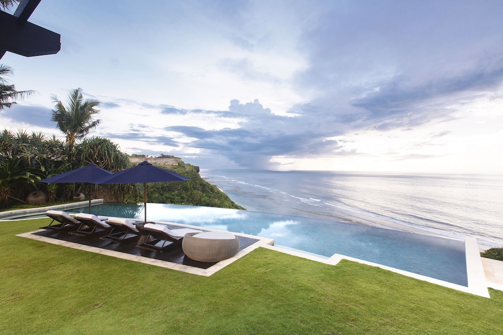 The Ungasan Clifftop Resort 32