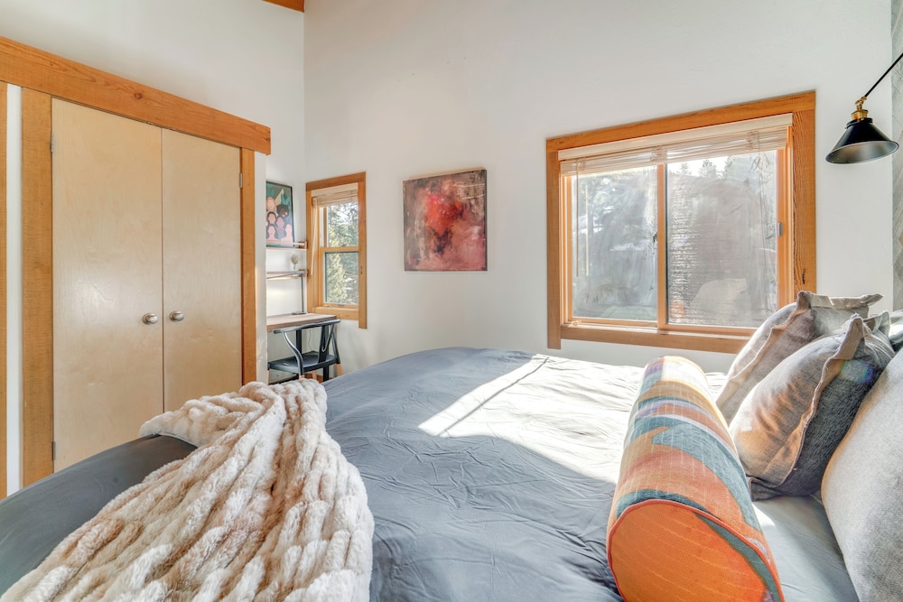 8 Mi to Lake Tahoe: Spacious Northstar Condo!