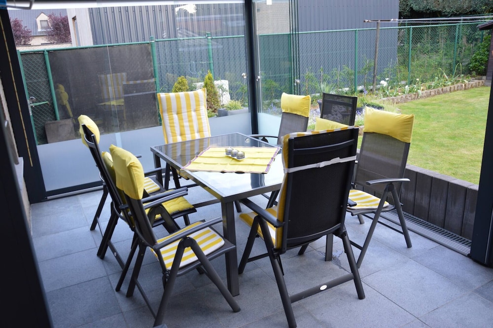 Charming Belgian Getaway, Vakantiewoning in Oudsbergen - 3 Bedrooms & Garden