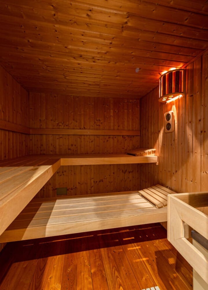 Stork's Nest Modern Retreat