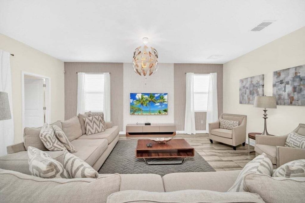 Luxury Pool/spa Home With Lots Of Sunshine! 6 Bedroom Villa