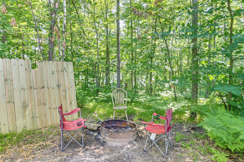 'woman Lake Chain Retreat' w/ Deck & Dock!