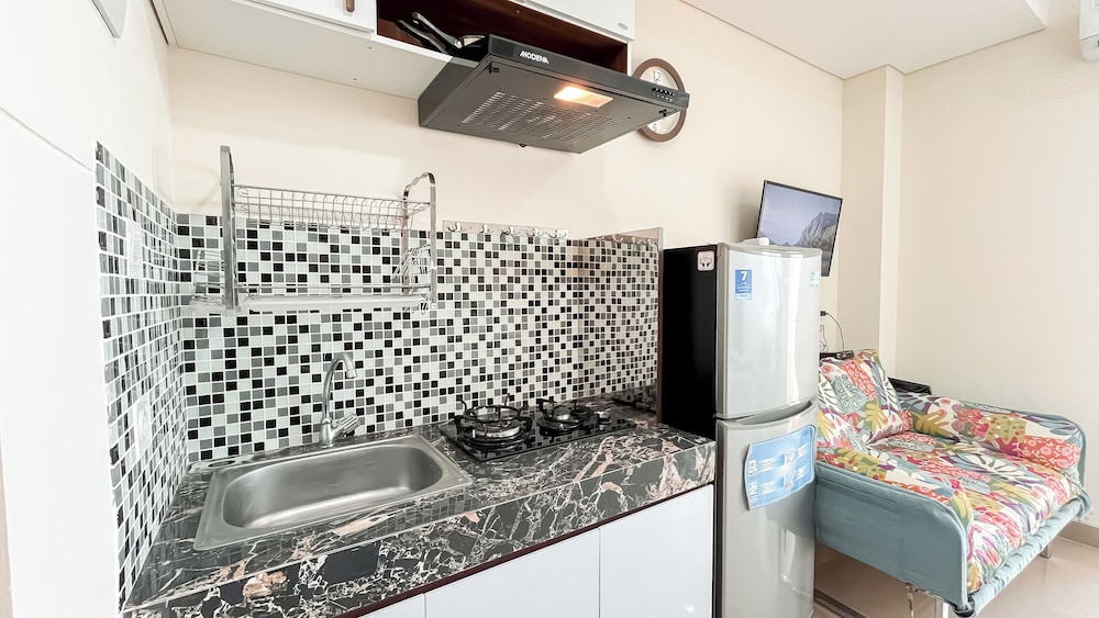 Homey And Best Deal Studio Apartment B Residence