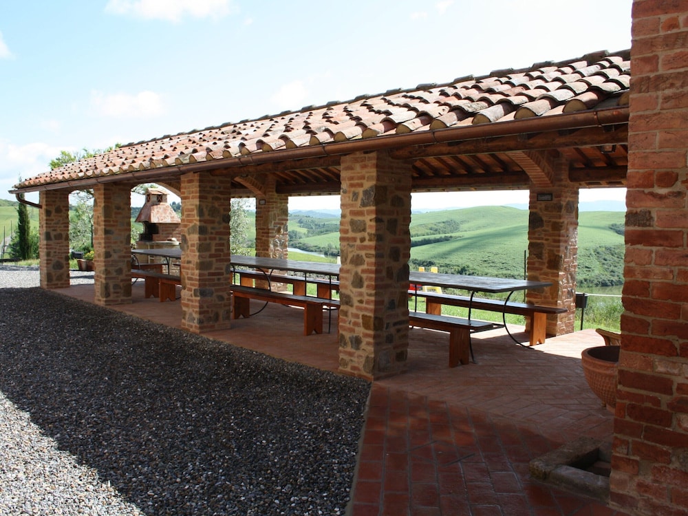 Apartment in Tuscany With Pool & BBQ