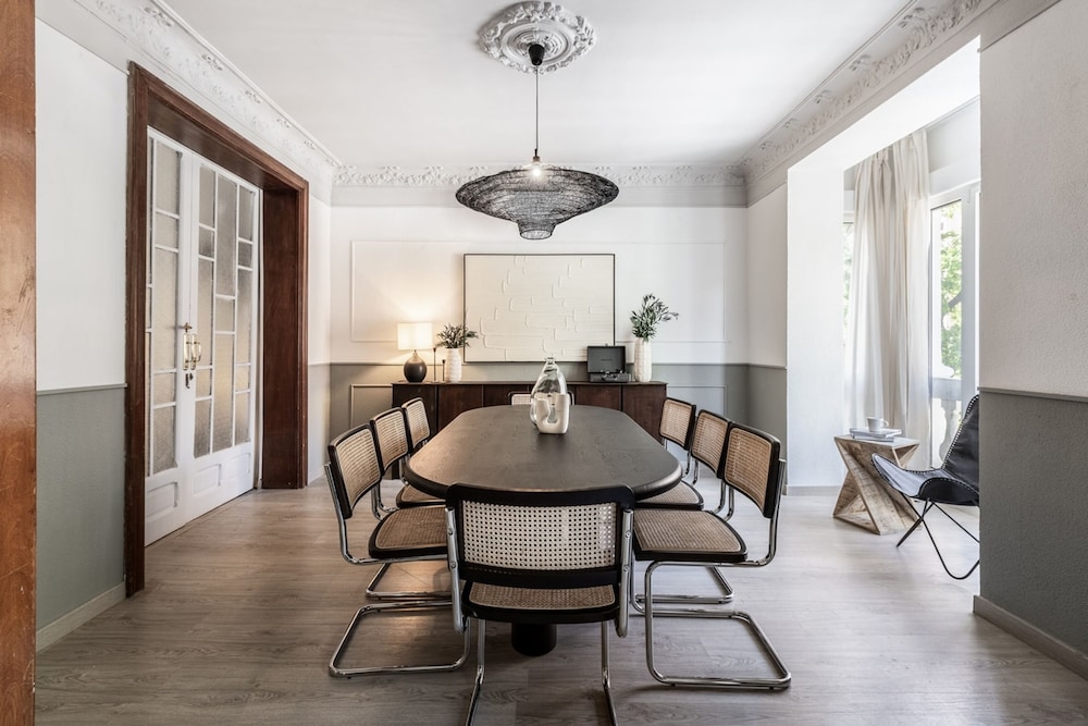 Zambrano - 4 Bedrooms and Office in Trafalgar