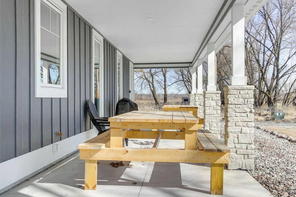 Dock & Panoramic Bay Views: Oconto Retreat!