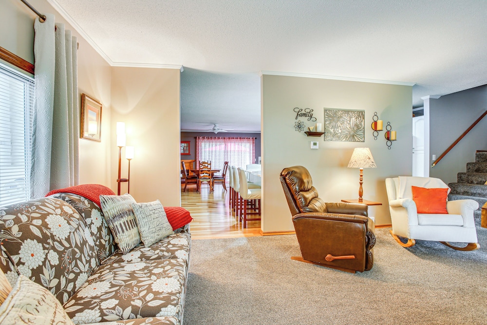 Cozy Michigan Retreat Near Sleeping Bear Dunes! view 2