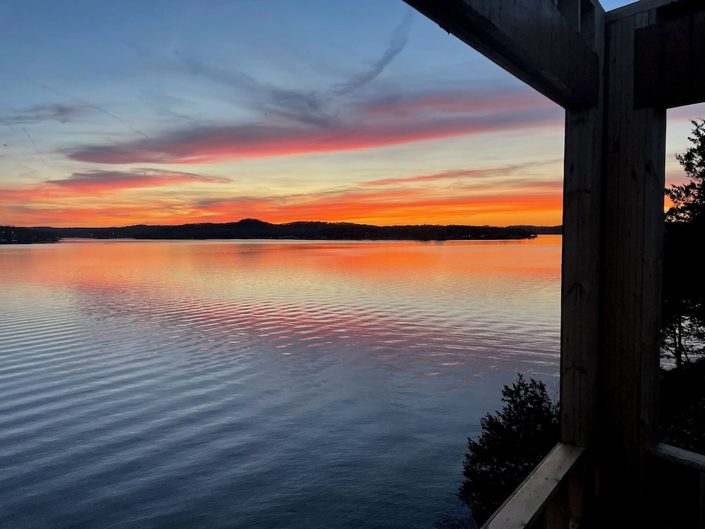 Expansive Lakefront Estate With Private Pool & Movie Theater at 43mm