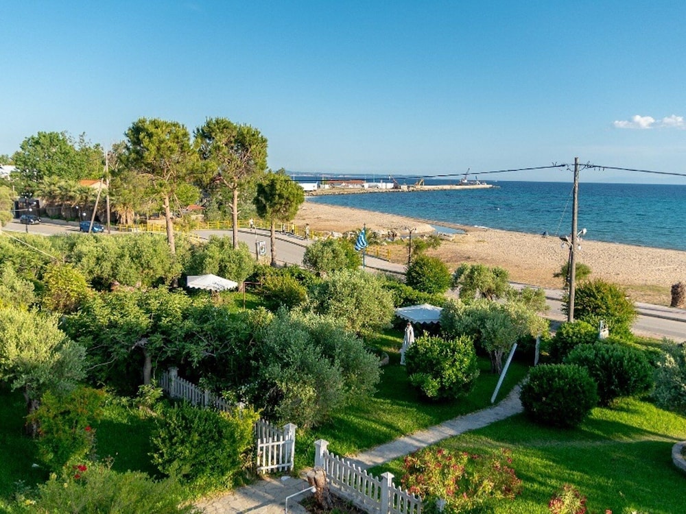 Dimi Seafront Partment by Rentals Pro photo 4