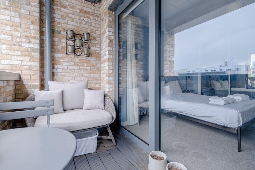 Light & Spacious 1bedroom Flat With Balcony - Mile End