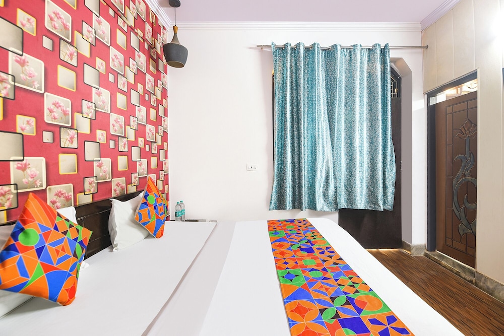 Fabhotel Decent