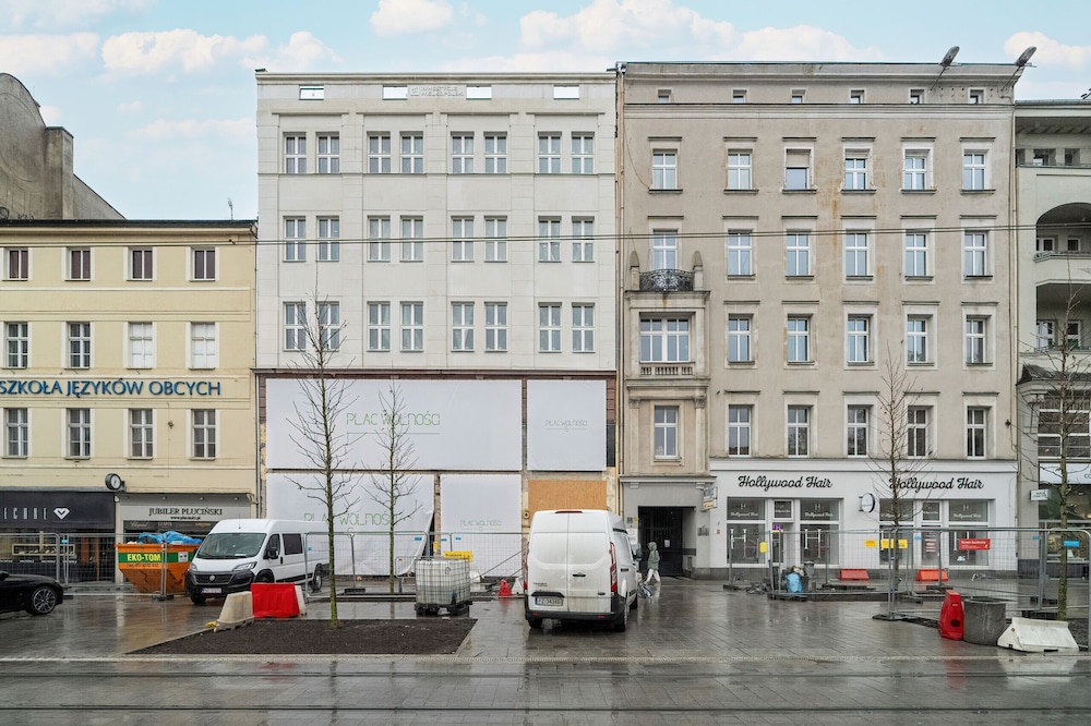 Old Market Square Studio by Renters