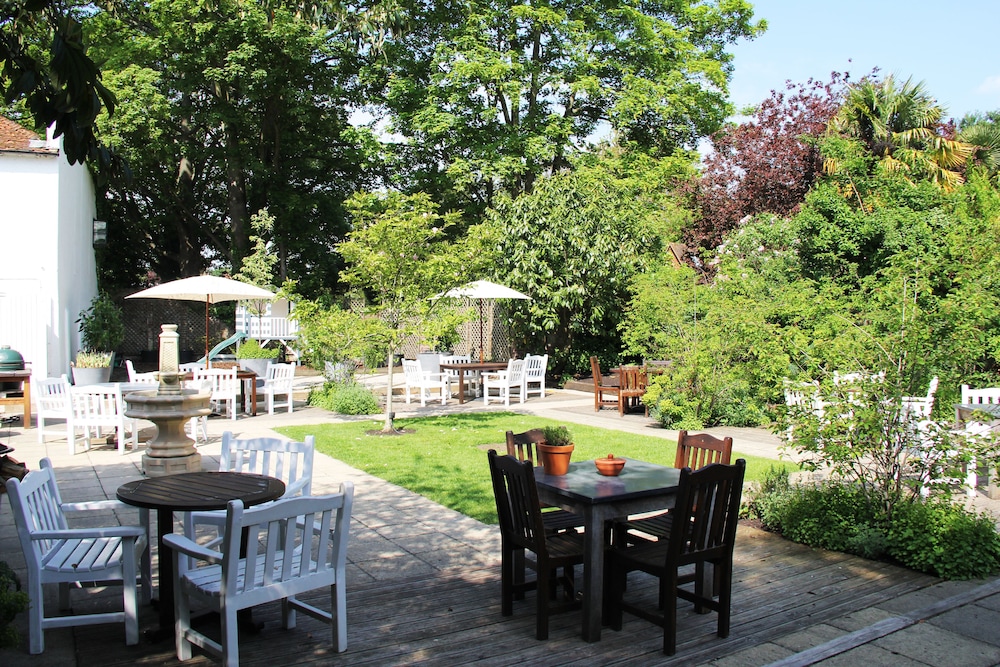 Bel & The Dragon Cookham