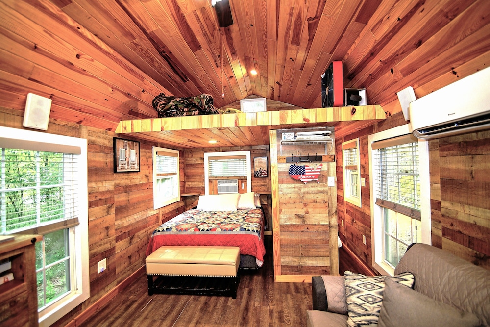 Americana Cabin