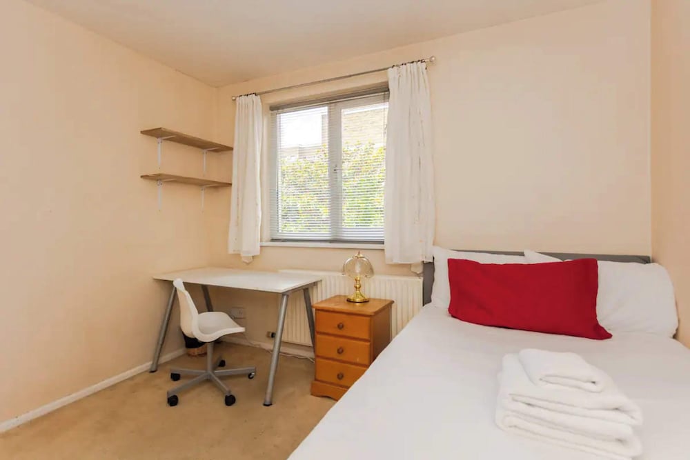 Homely 3 Bedroom House With a Garden
