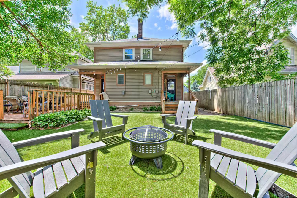 Cozy 3BR Home in Bates-Hendricks