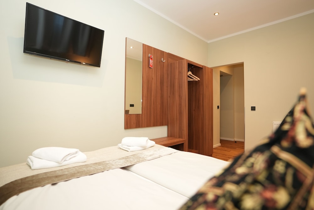 Frankfurt Vacations - Hotel Attache - Property Image 100