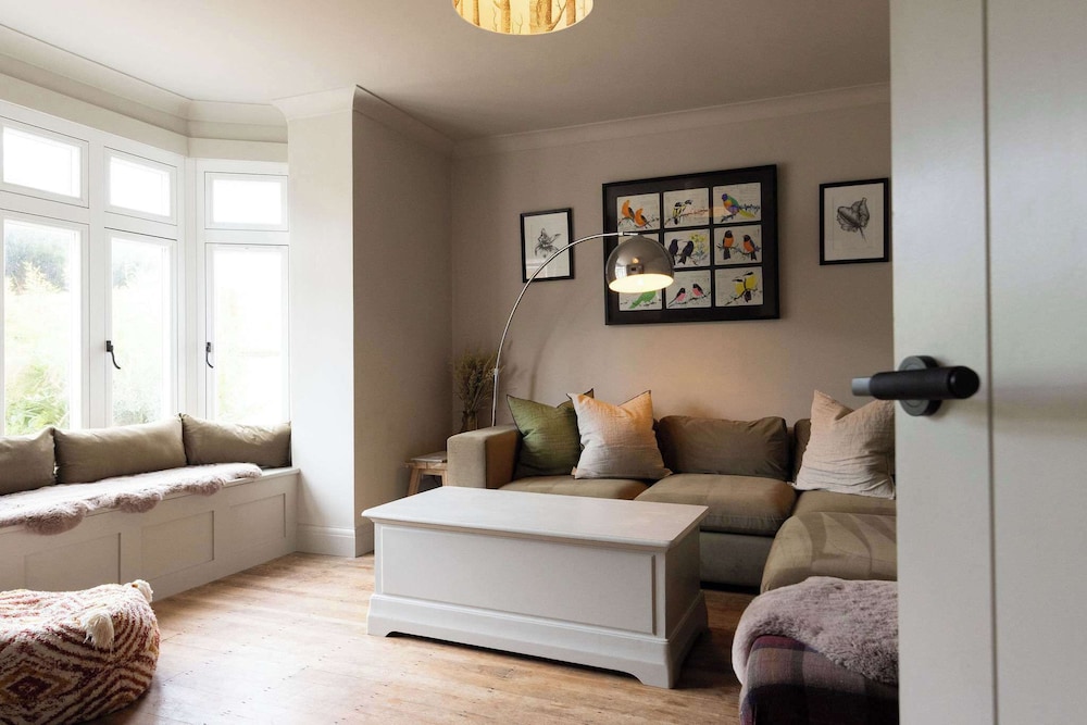 Newly Renovated Beachside Retreat for 10