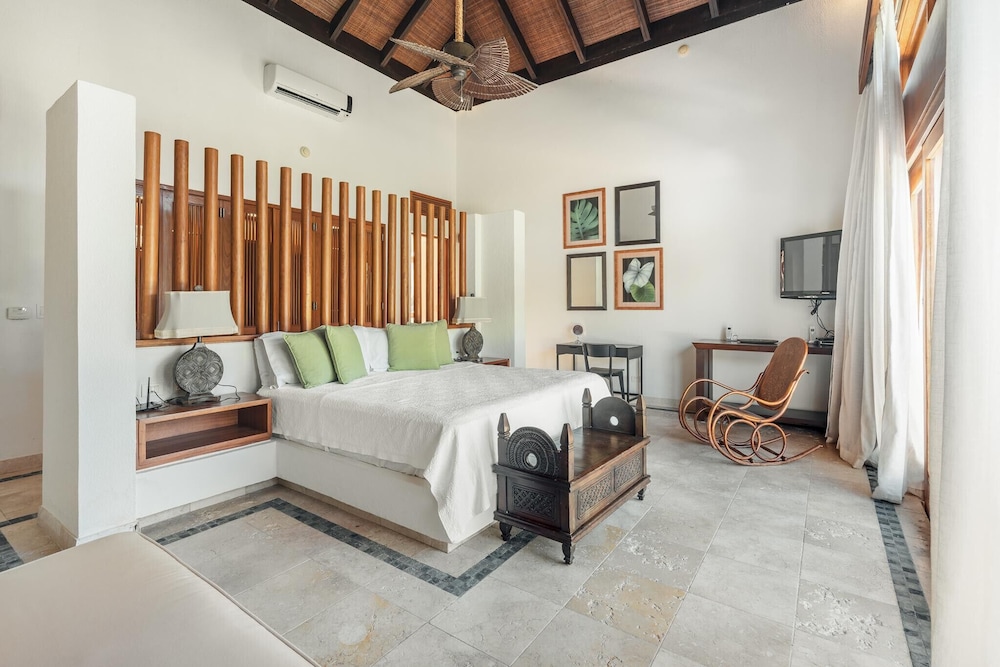 Warm 2BR Bungalow w Pool Backyard in Cap Cana