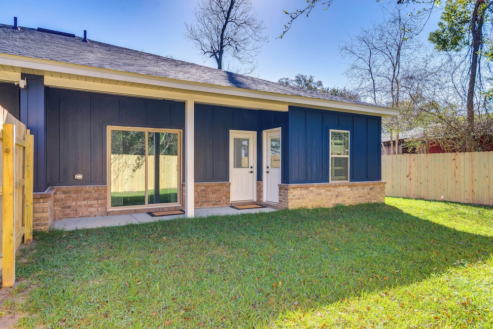 Pet-friendly Pensacola Home: Central Location
