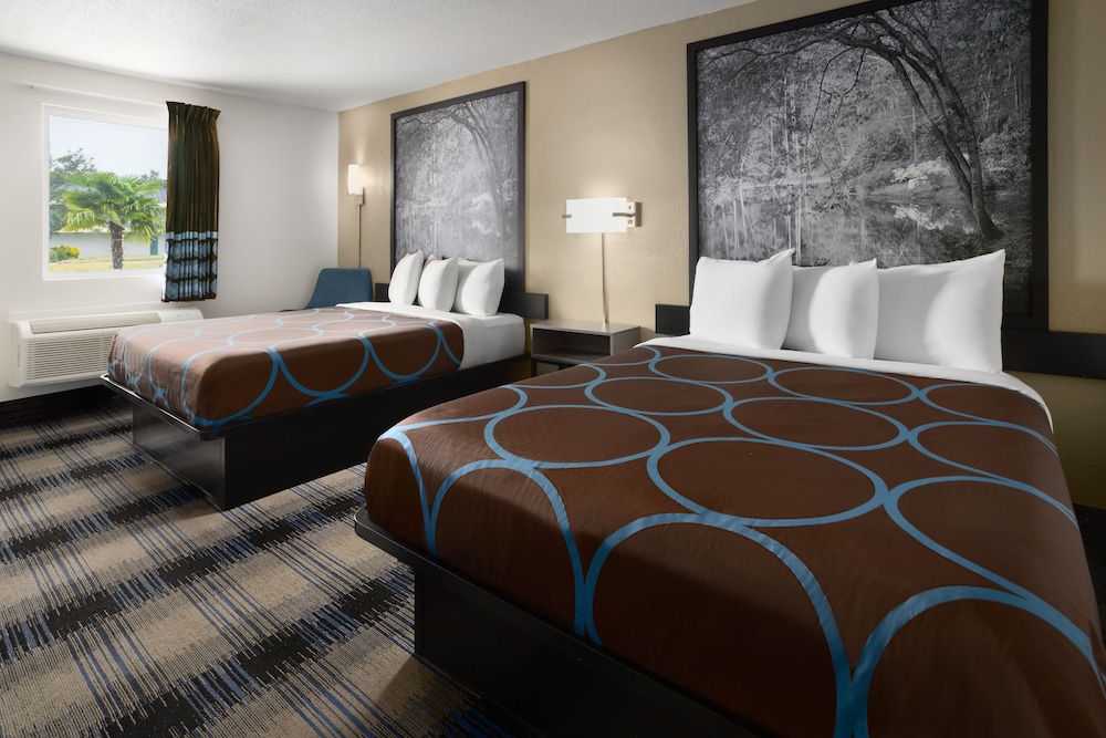 Perry Vacations - Super 8 by Wyndham Perry GA - Property Image 2