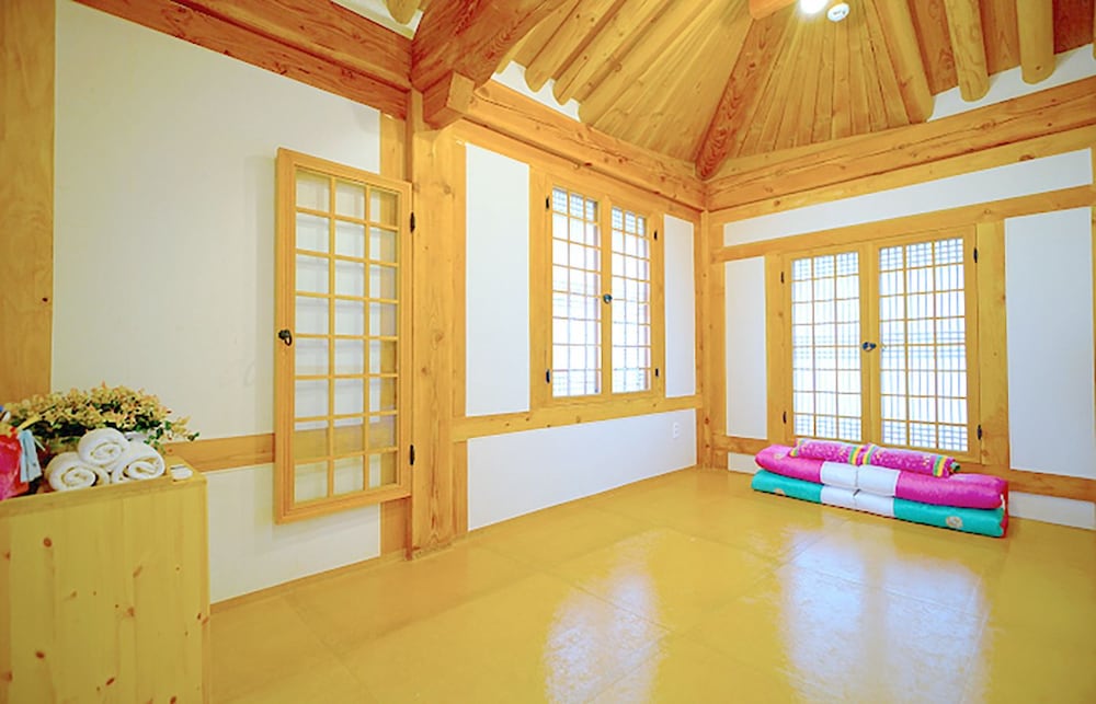 Lee Ga Hanok