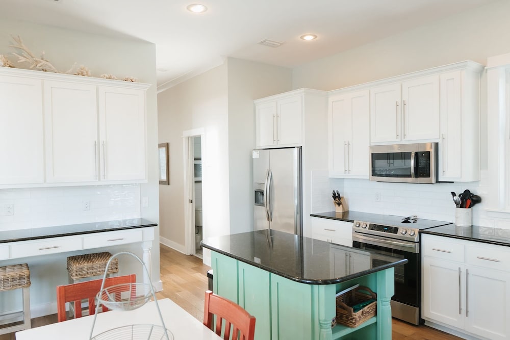 30A Seaclusion by Avantstay Walk to Beach Pool