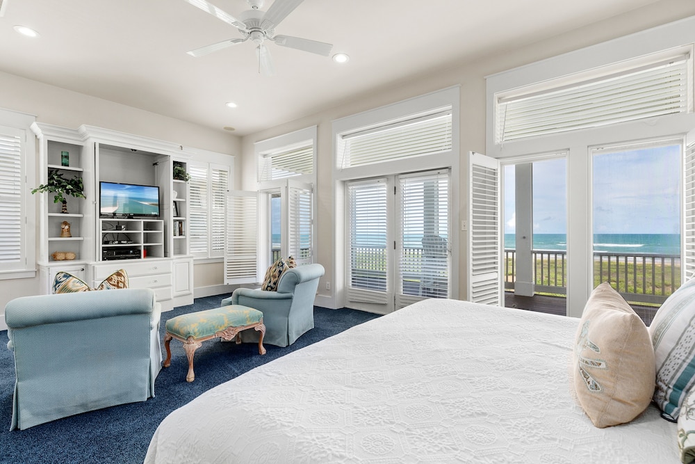 Paradise Found - Private Beachfront House 3 Bedroom Home by RedAwning