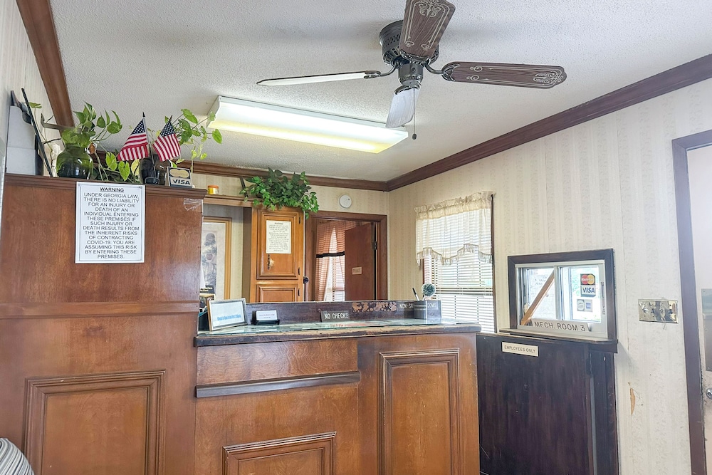 Louisville Inn By Oyo Louisville Municipal Airport