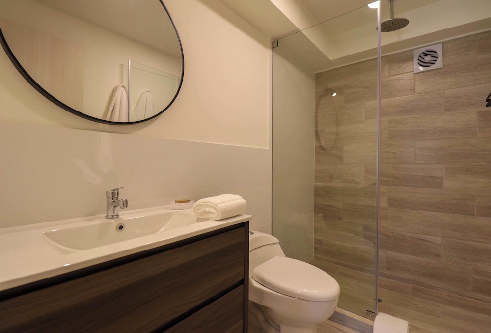 w Beautiful 2BR w Balcony in Miraflores